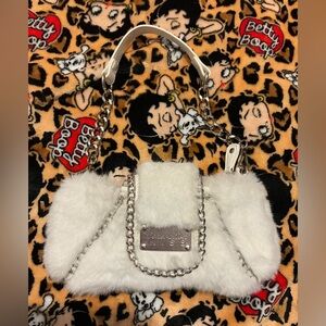 ❄️💎GEN KISS x Dolls kill White Faux Fur Clutch with Chain Strap